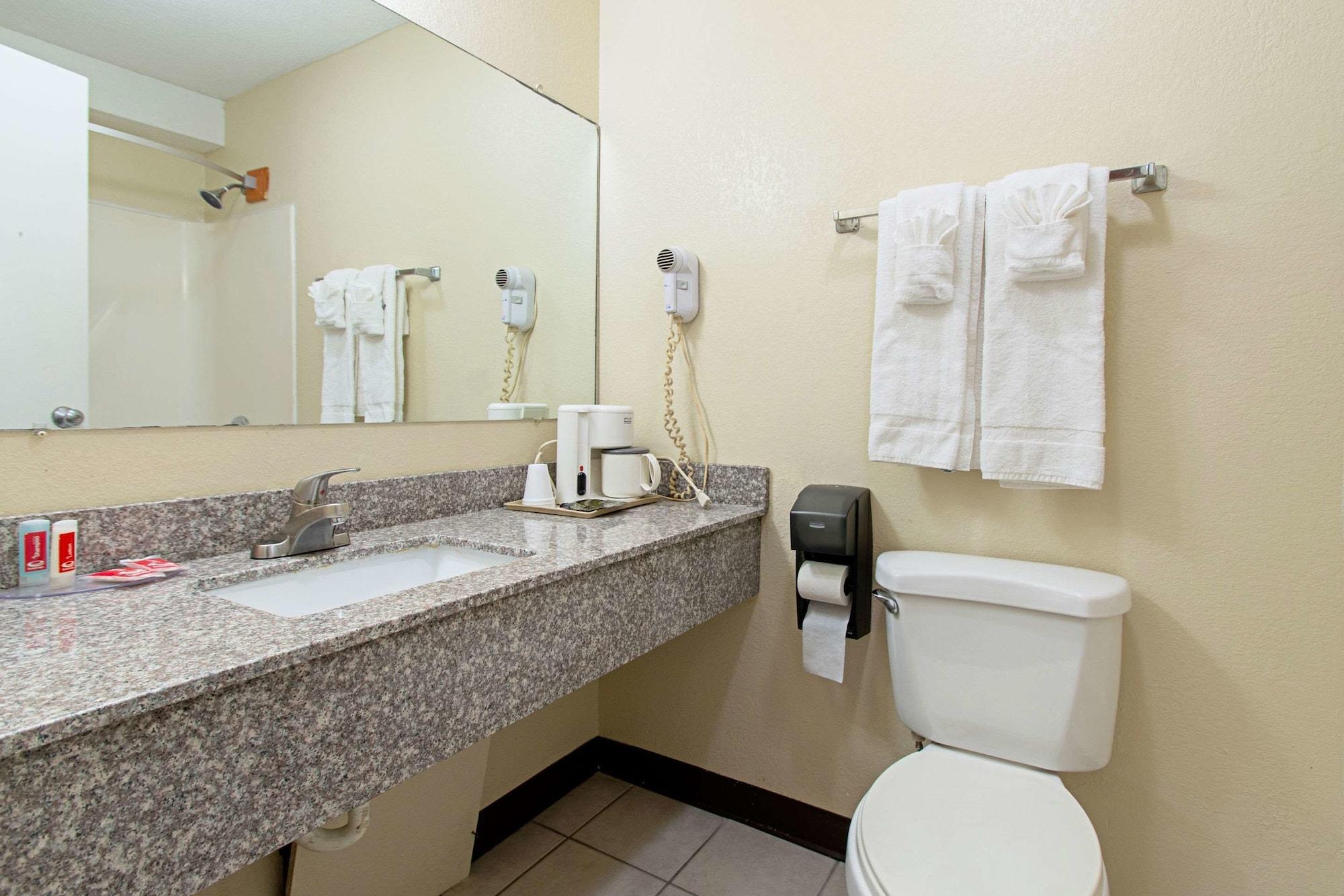 Econo Lodge Utica Ngoại thất bức ảnh
