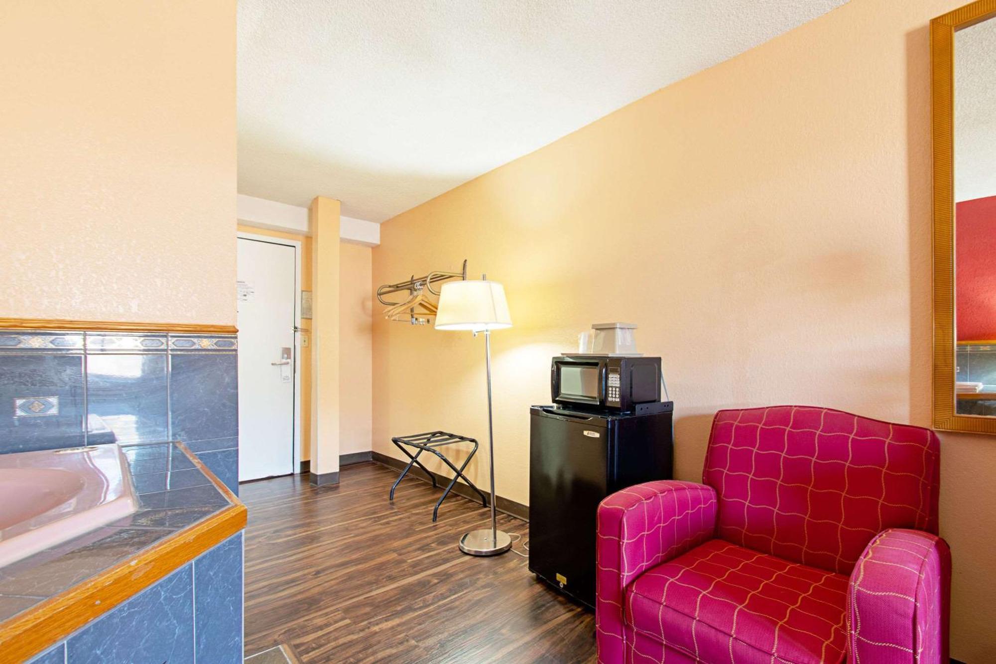 Econo Lodge Utica Ngoại thất bức ảnh